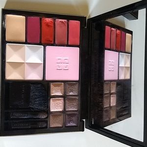 Givenchy MakeUp Essentials Palette